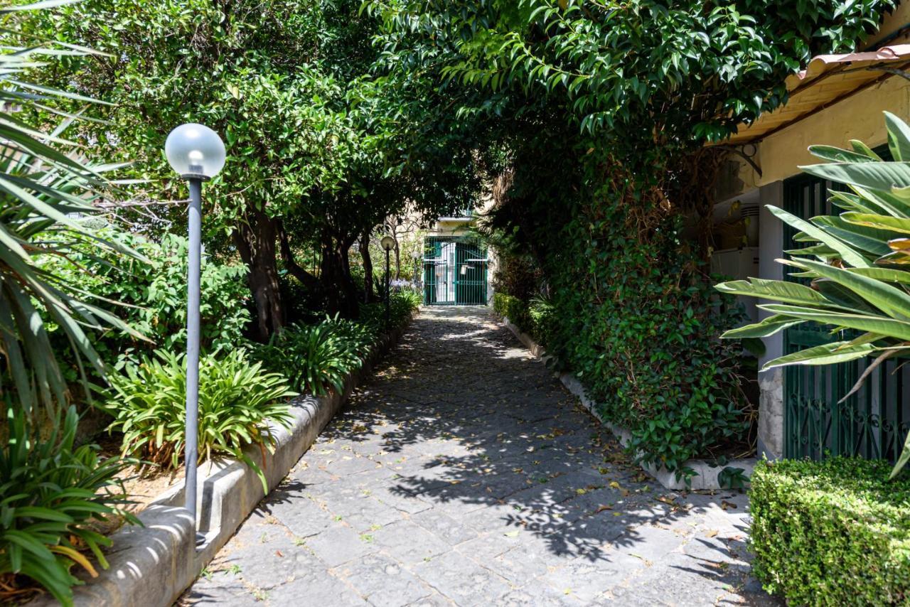 Via Annibale Caccavello 10 - Piano Terra Appartamento *